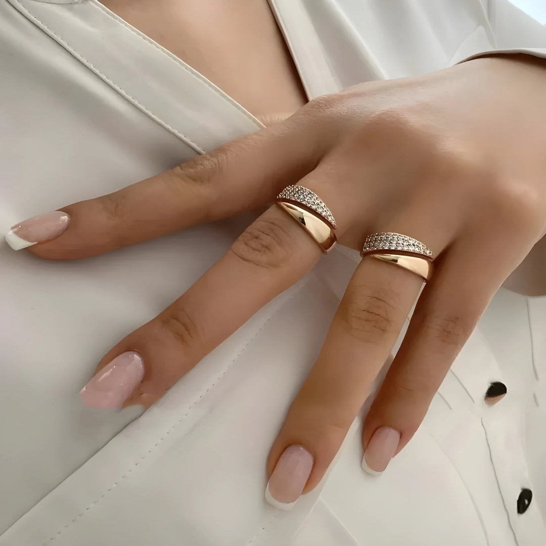 LUMIÈRE | ELEGANTE GOUDEN RING MET FONKELSTENEN (1+1 GRATIS)