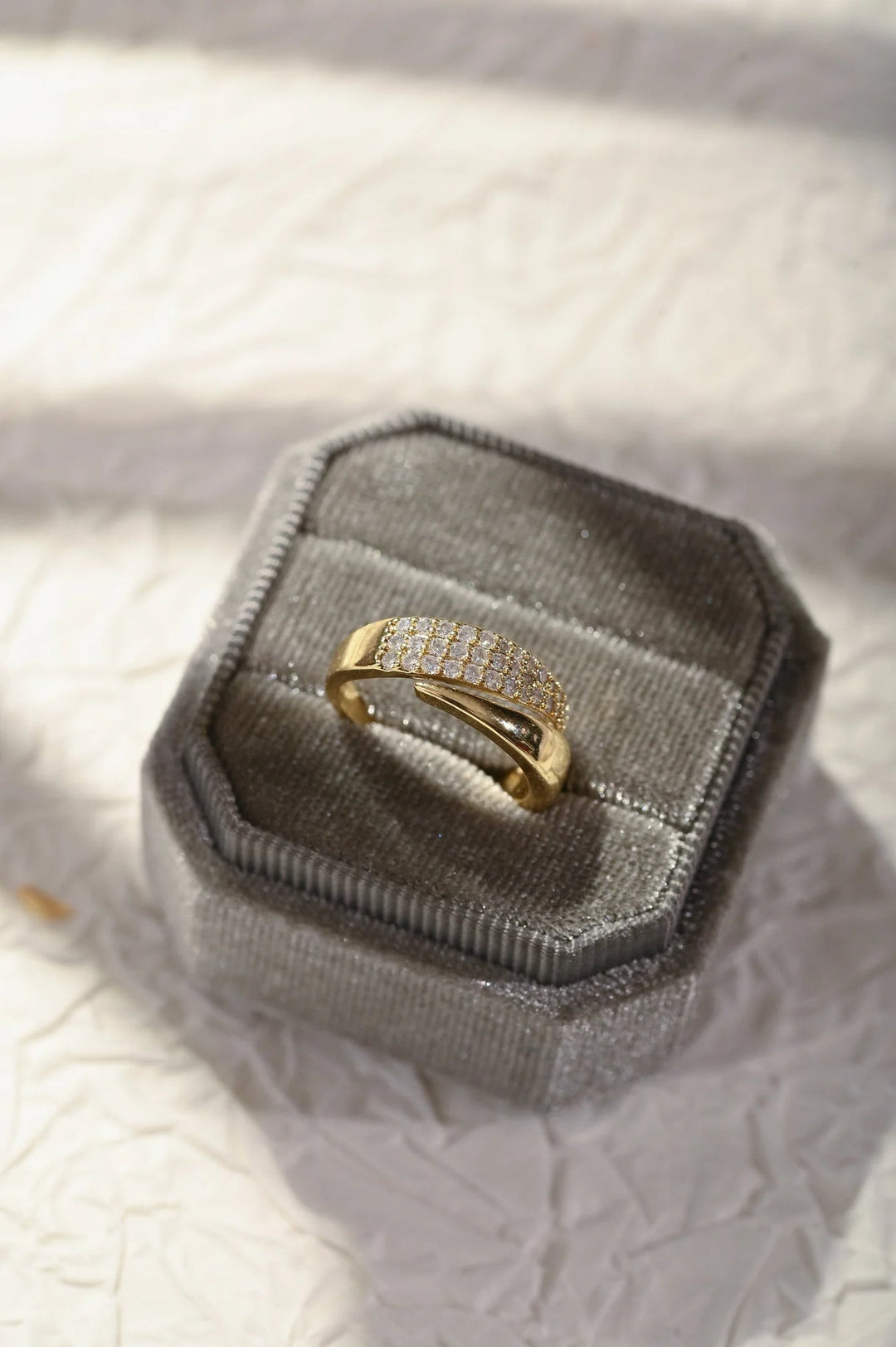 LUMIÈRE | ELEGANTE GOUDEN RING MET FONKELSTENEN (1+1 GRATIS)